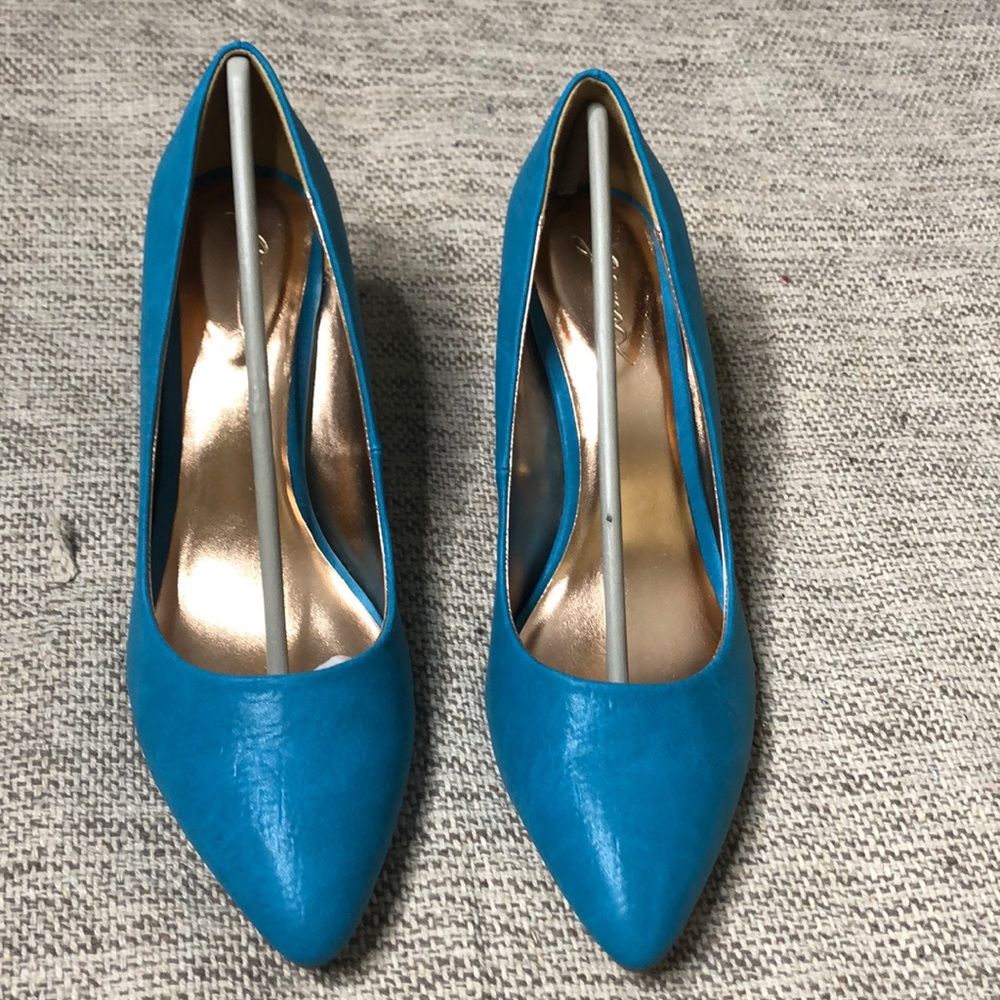GOMAX BLUE KITTEN HEEL PUMPS SIZE 8.5